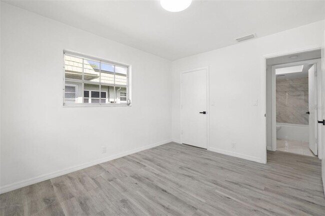Building Photo - 1433 S Belcher Rd