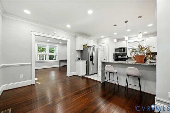 Building Photo - 2909 Woodcliff Ave