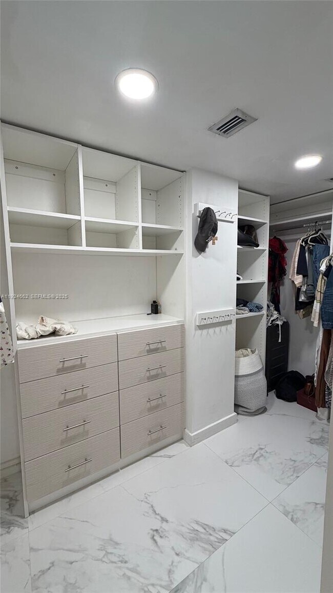 Building Photo - 2333 Brickell Ave