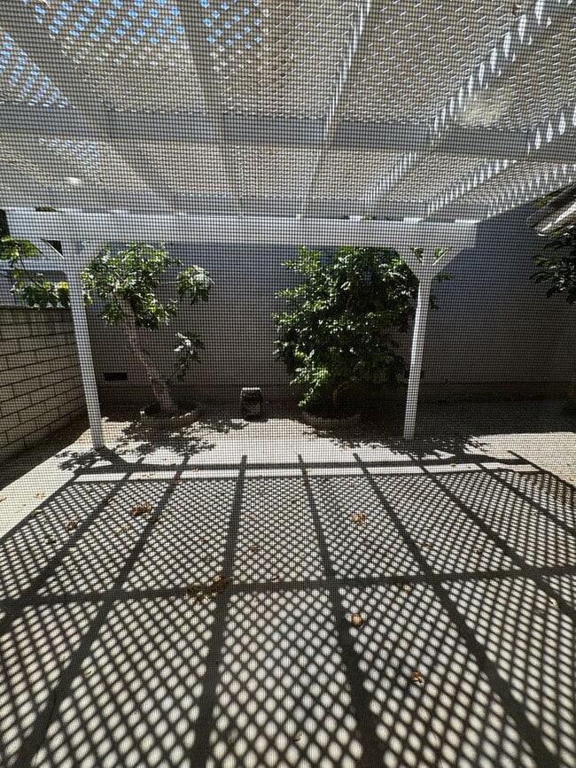 Building Photo - Now ready to move-in! Beautiful 2-Bedroom Home in a Gated Loma Linda Community!