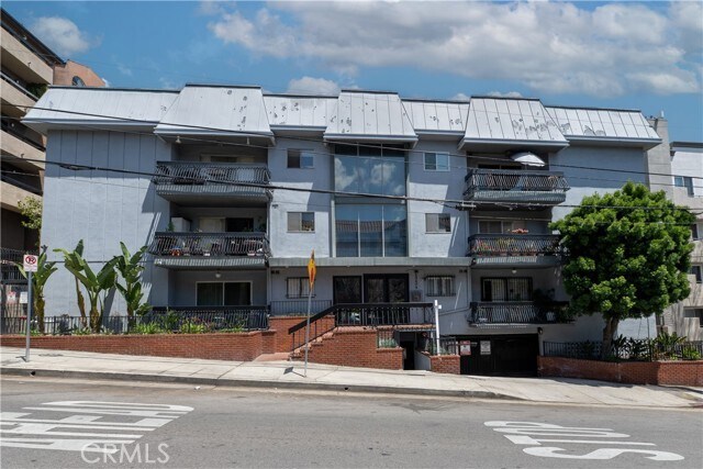Building Photo - 1734 N Fuller Ave