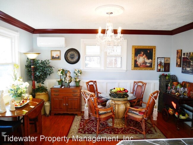 Building Photo - 3 br, 2.5 bath House - 2825 Harview Ave