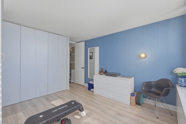 Building Photo - 2626 N Lakeview Ave