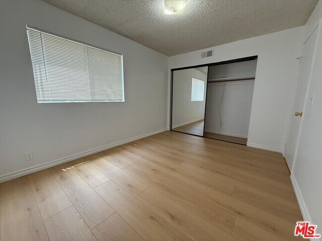 Building Photo - 1038 Thompson Ave