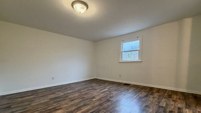 Building Photo - For Rent: 3+ BR, 3BA house. (Please speak with us before applying.)