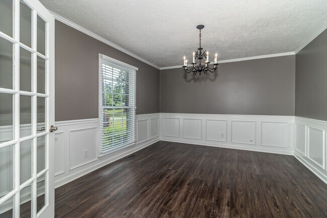 Building Photo - Beautiful and Updated 5 Bedroom Home