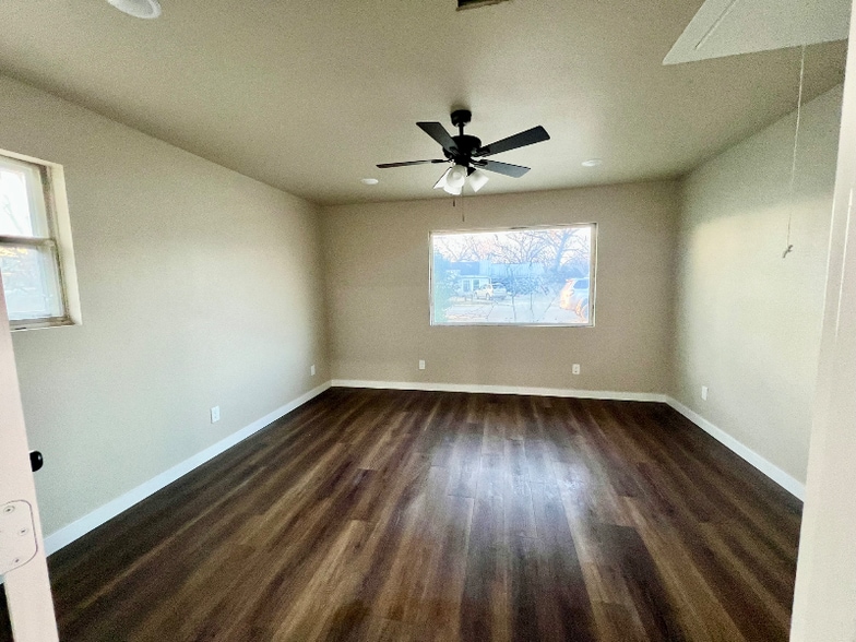 Building Photo - 506 Mary St