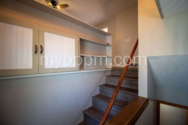 Building Photo - 9129 Grand Ave