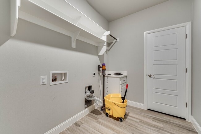 Building Photo - 8616 Rutland Dr