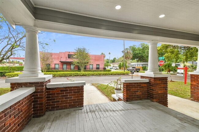 Building Photo - 6810 N Navin Ave
