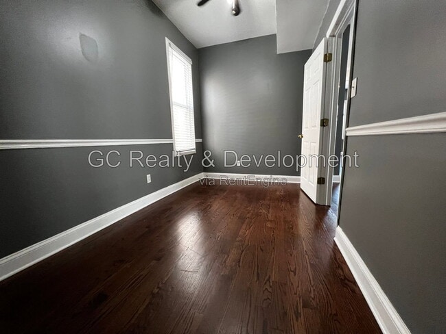 Building Photo - 2840 N Maplewood Ave