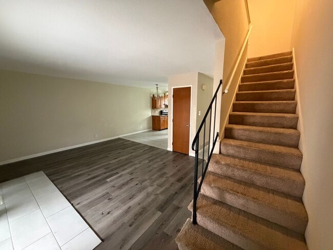 Building Photo - Central and updated 3 bedroom 1.5 bath tow...