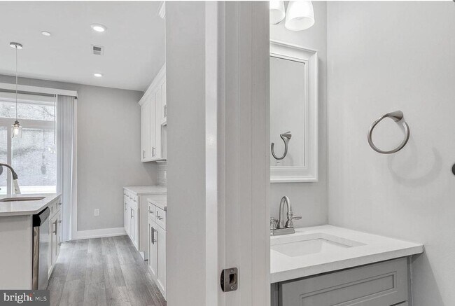 Building Photo - 902 W Susquehanna Ave