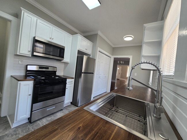 Building Photo - 328 Robinson Pl