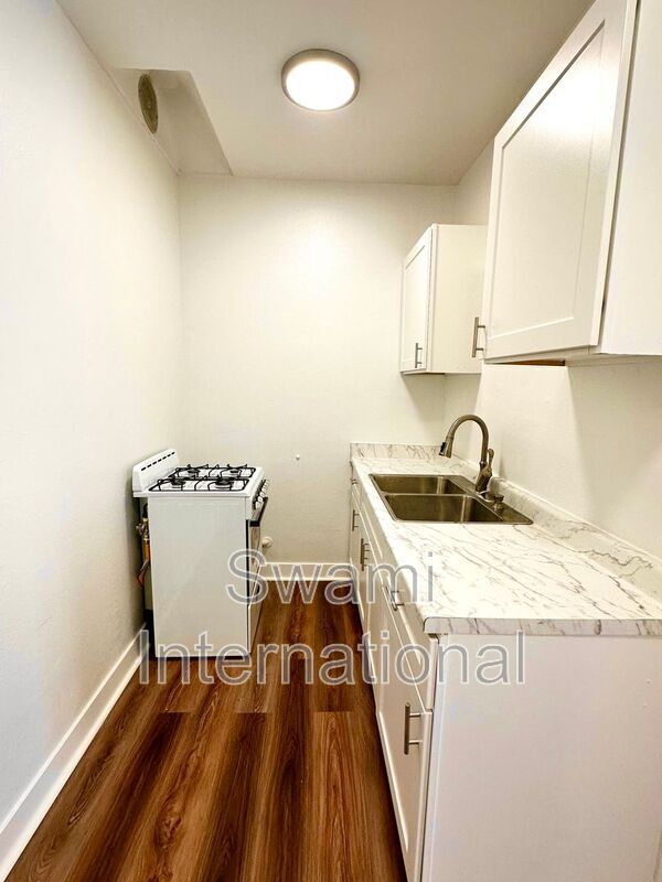 Building Photo - 521 N Avalon Blvd