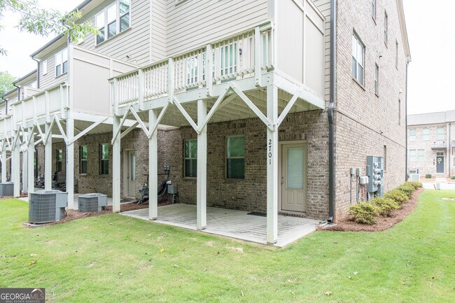 Building Photo - 2701 Cedar Pne Wy