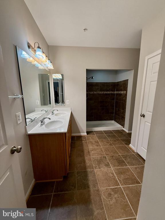 Building Photo - 2593 Eastbourne Dr