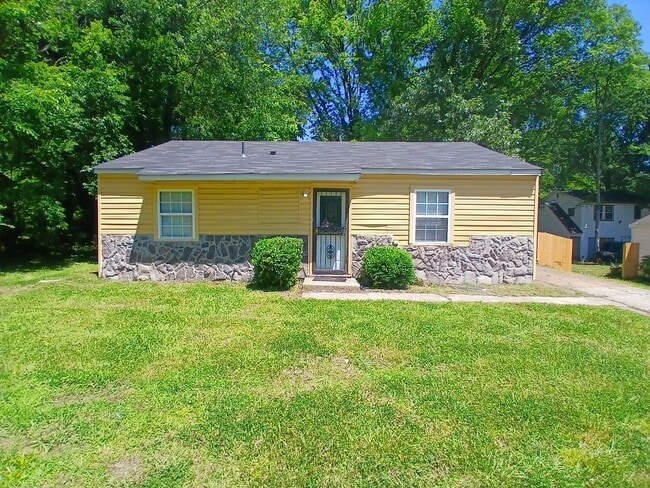 Building Photo - Renovated 3-Bedroom Gem on a Quiet Residential Street - Open To Section 8