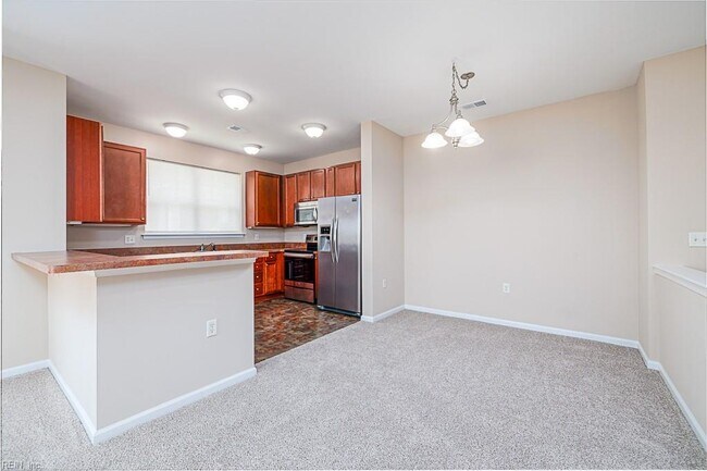 Building Photo - 5300 Warminster Dr