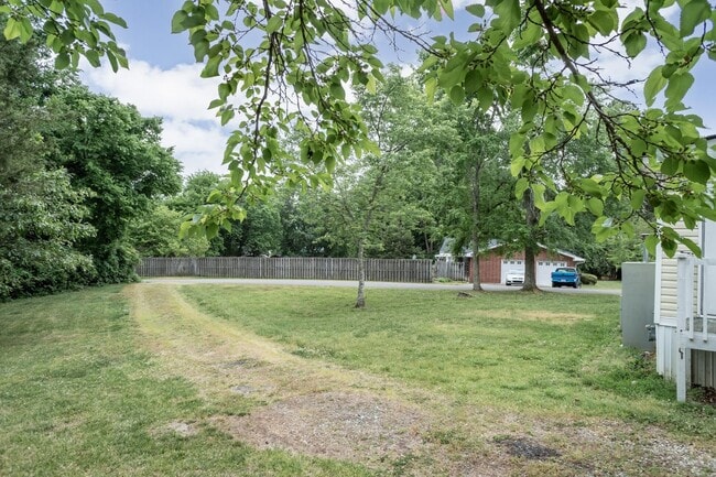 Building Photo - Well Maintained Three Bedroom Home!