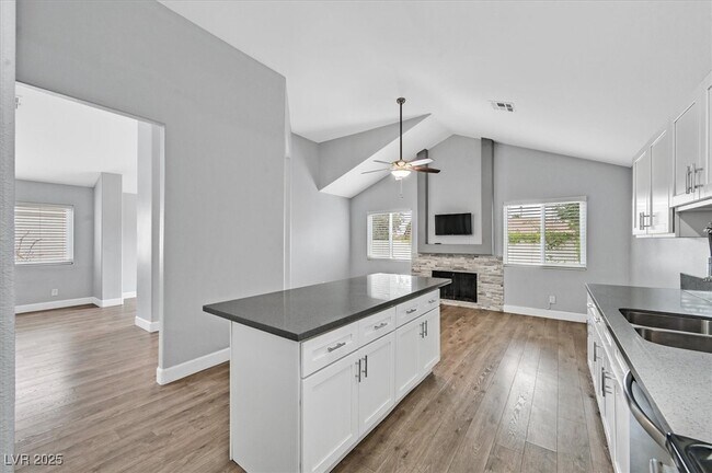 Building Photo - 262 Westwind Rd