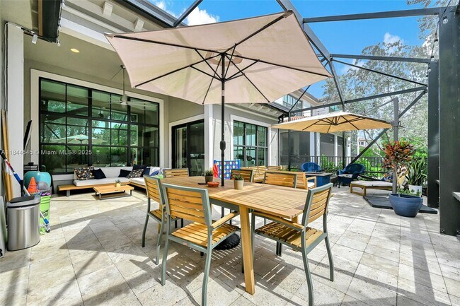 Building Photo - 8855 Watercrest Cir W