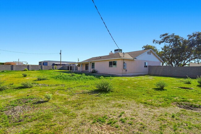 Building Photo - 7016 E Menlo St