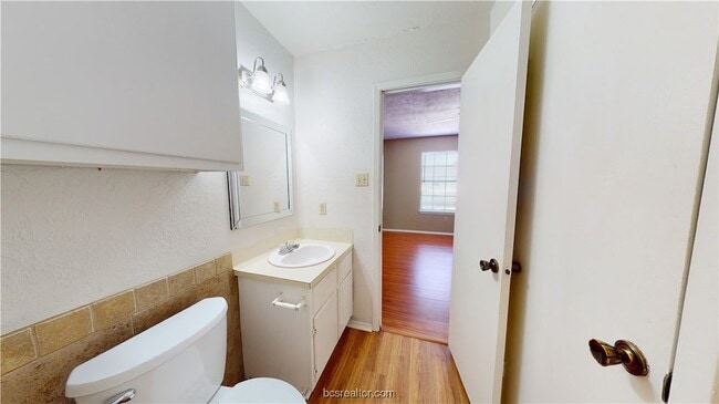 Building Photo - 805 San Pedro Dr