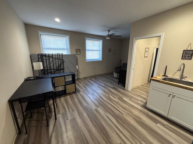 Building Photo - 643 Washington St