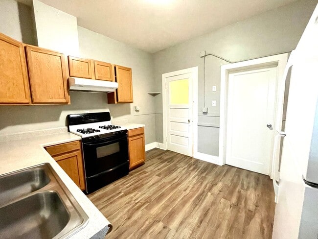 Building Photo - Mountain View Bungalow w/Garage and A/C