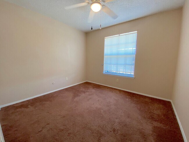 Building Photo - Northeast El Paso 3 bed with Refrig A/C