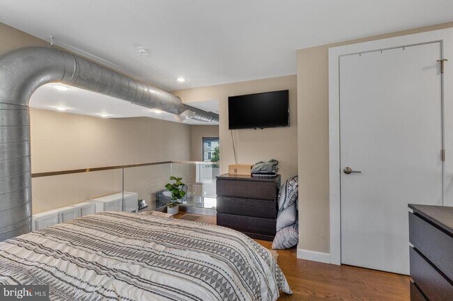 Building Photo - 1142 Crease St