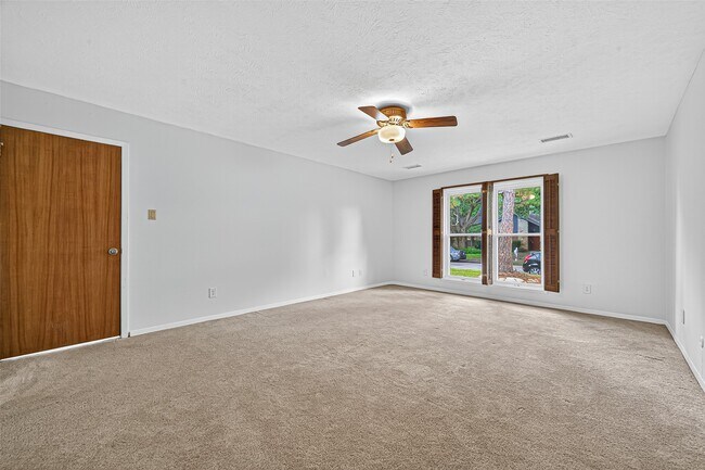 Building Photo - 21422 Park Willow Dr