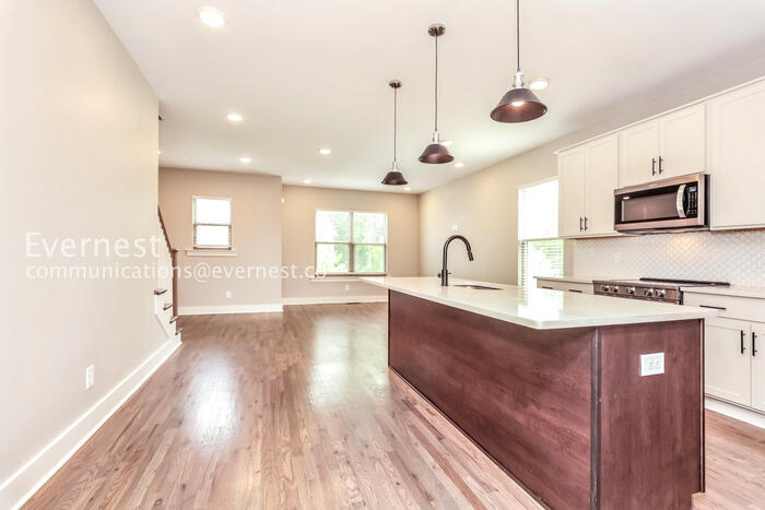 Building Photo - 208 Thompson Park Dr