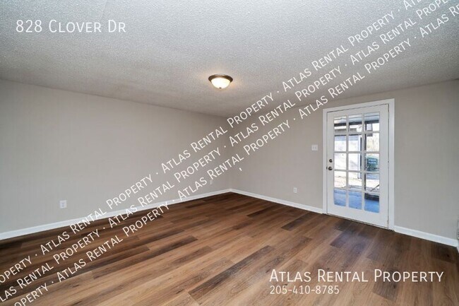 Building Photo - 828 Clover Dr