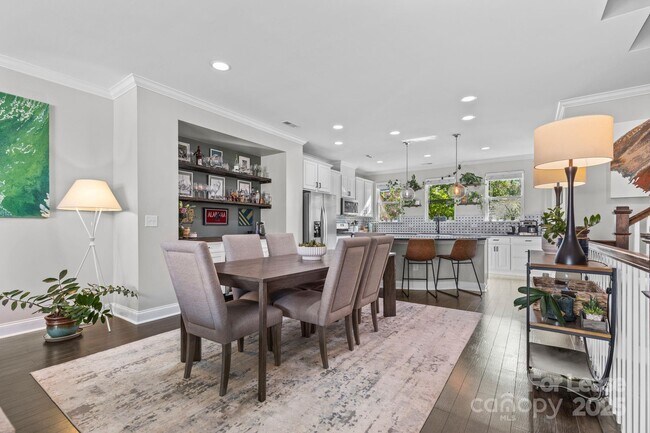 Building Photo - 2613 Statesville Ave