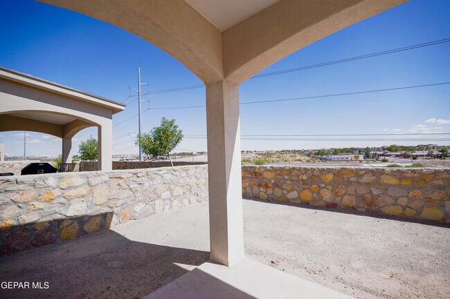 Building Photo - 13368 Emerald Glass Dr