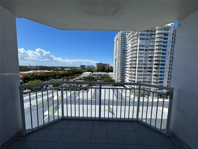 Building Photo - 18021 Biscayne Blvd