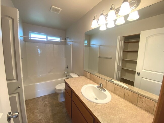 Building Photo - 3 Bedroom Home on Cul-De-Sac for Rent!
