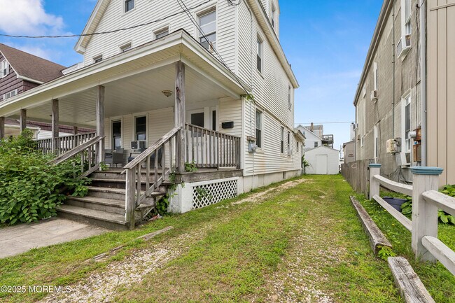 Building Photo - 113 12th Ave