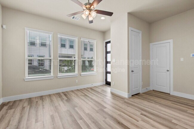 Building Photo - 9012 Lonestar Creekbend Ln