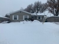 Building Photo - Cute Three bedroom in Airpark Available Now!