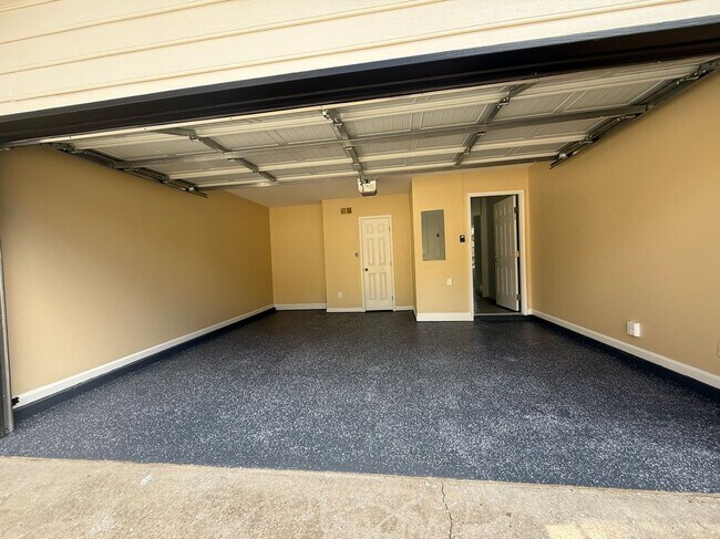 Building Photo - 5075 Forest Downs Ln