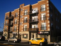 Building Photo - 3152 W Devon Ave