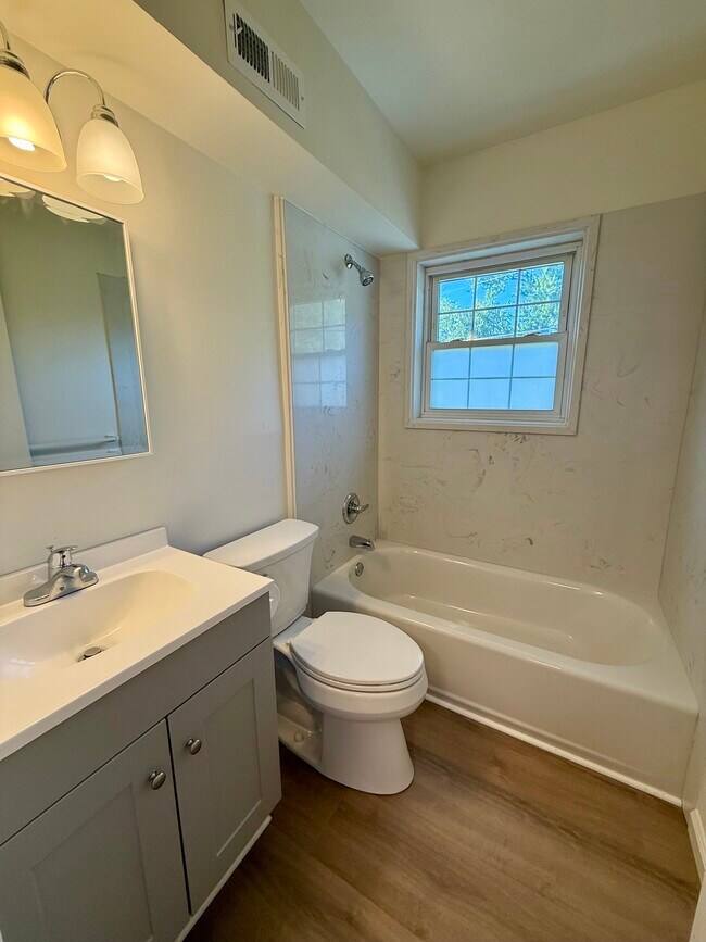 Building Photo - Bayberry Apartment