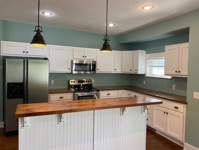 Building Photo - Leasing