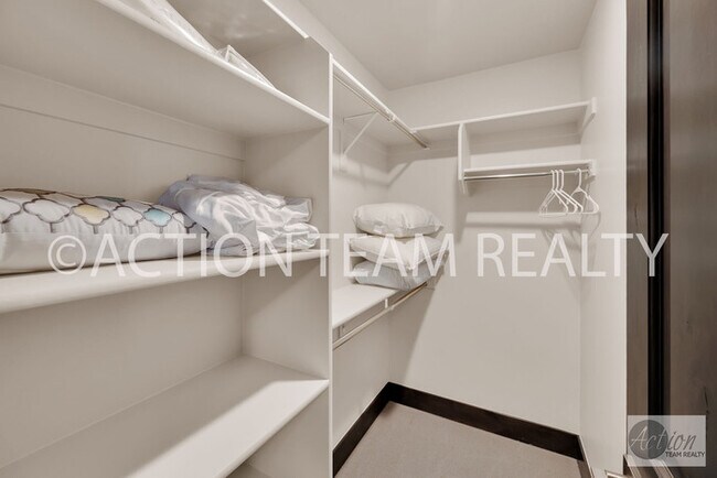 Building Photo - Beautiful Townhome in Huntsville