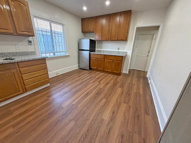 Building Photo - 2539 Grande Vista Ave