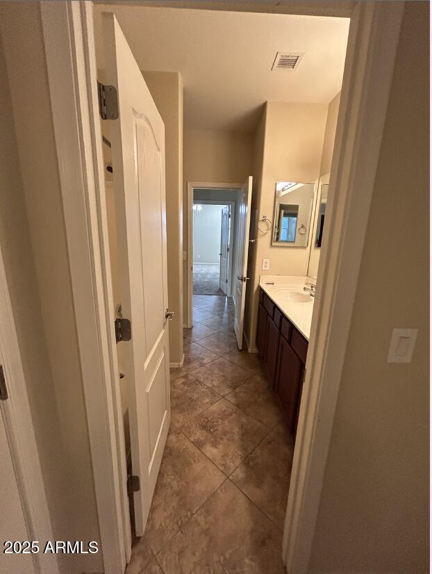 Building Photo - 2747 E Clifton Ave