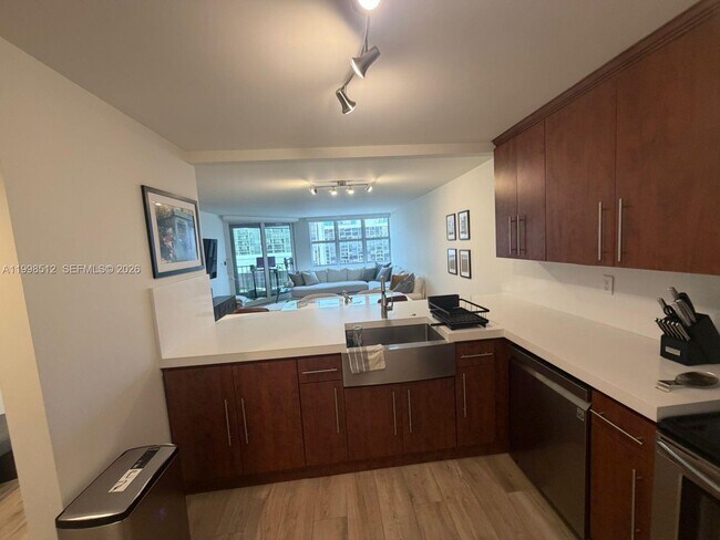 Building Photo - 1925 Brickell Ave